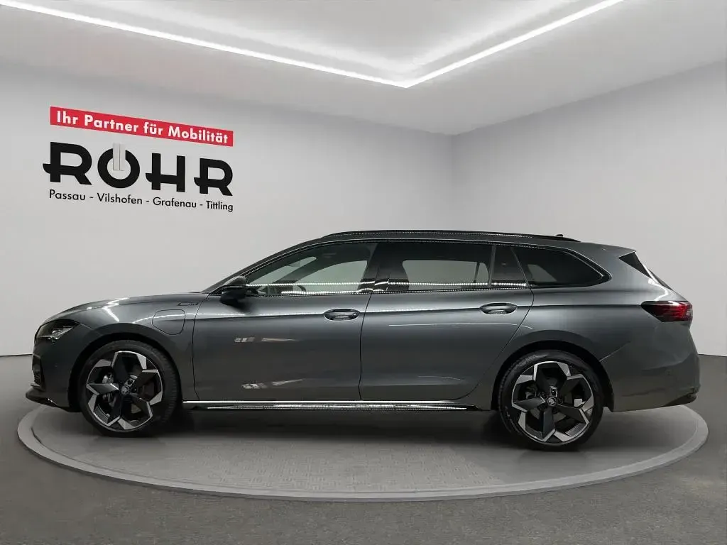 Gebraucht Skoda Superb SportLine 150 PS (110 kW) 2026 Grau Kombi