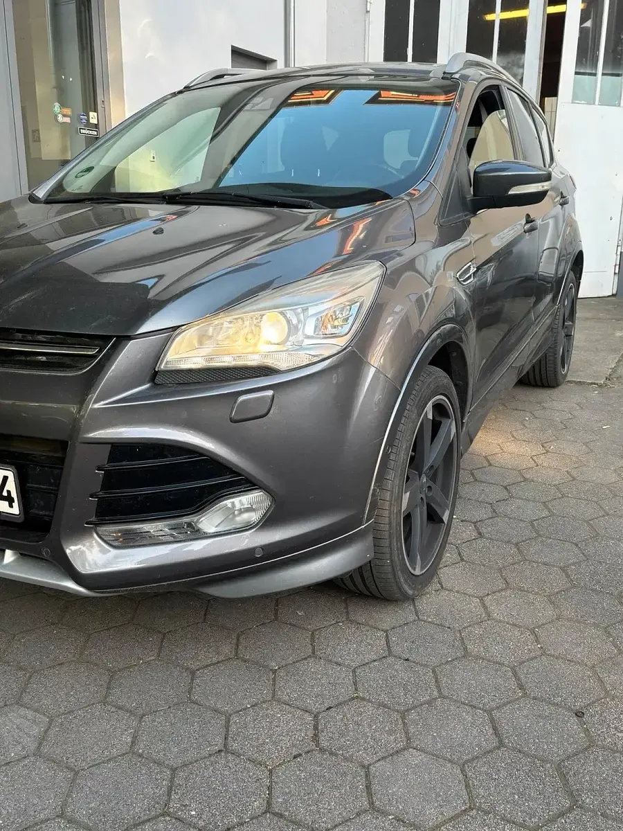 Gebraucht Ford Kuga Individual 163 PS (119 kW) 2014 Grau SUV