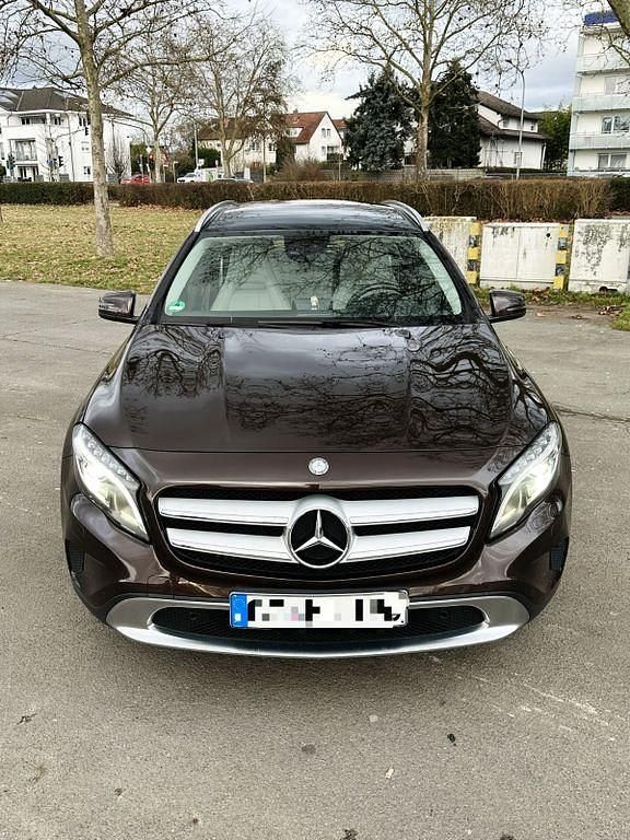 Gebraucht Mercedes GLA200 Urban 156 PS (114 kW) 2014 Braun SUV