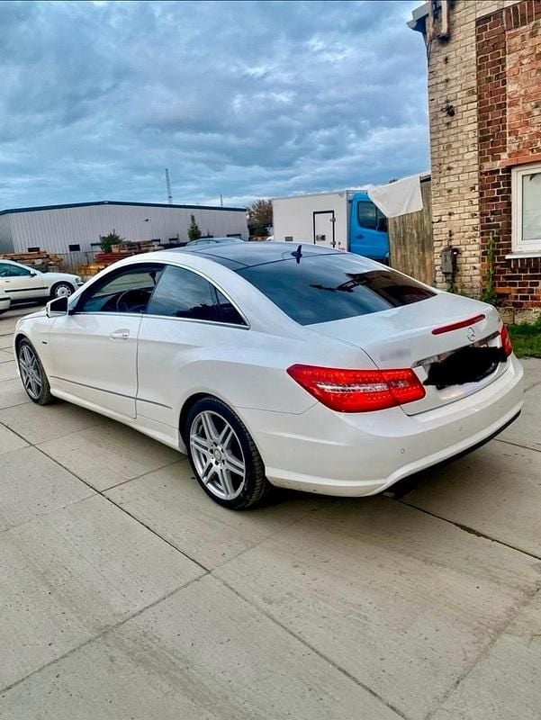 Gebraucht Mercedes E250 AMG 204 PS (150 kW) 2011 Weiß Coupé