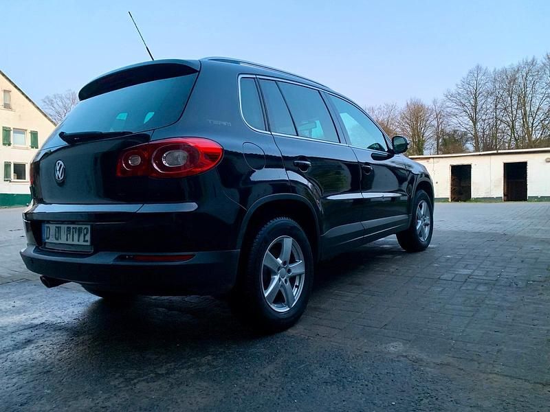 Gebraucht VW Tiguan 140 PS (102 kW) 2011 Schwarz SUV