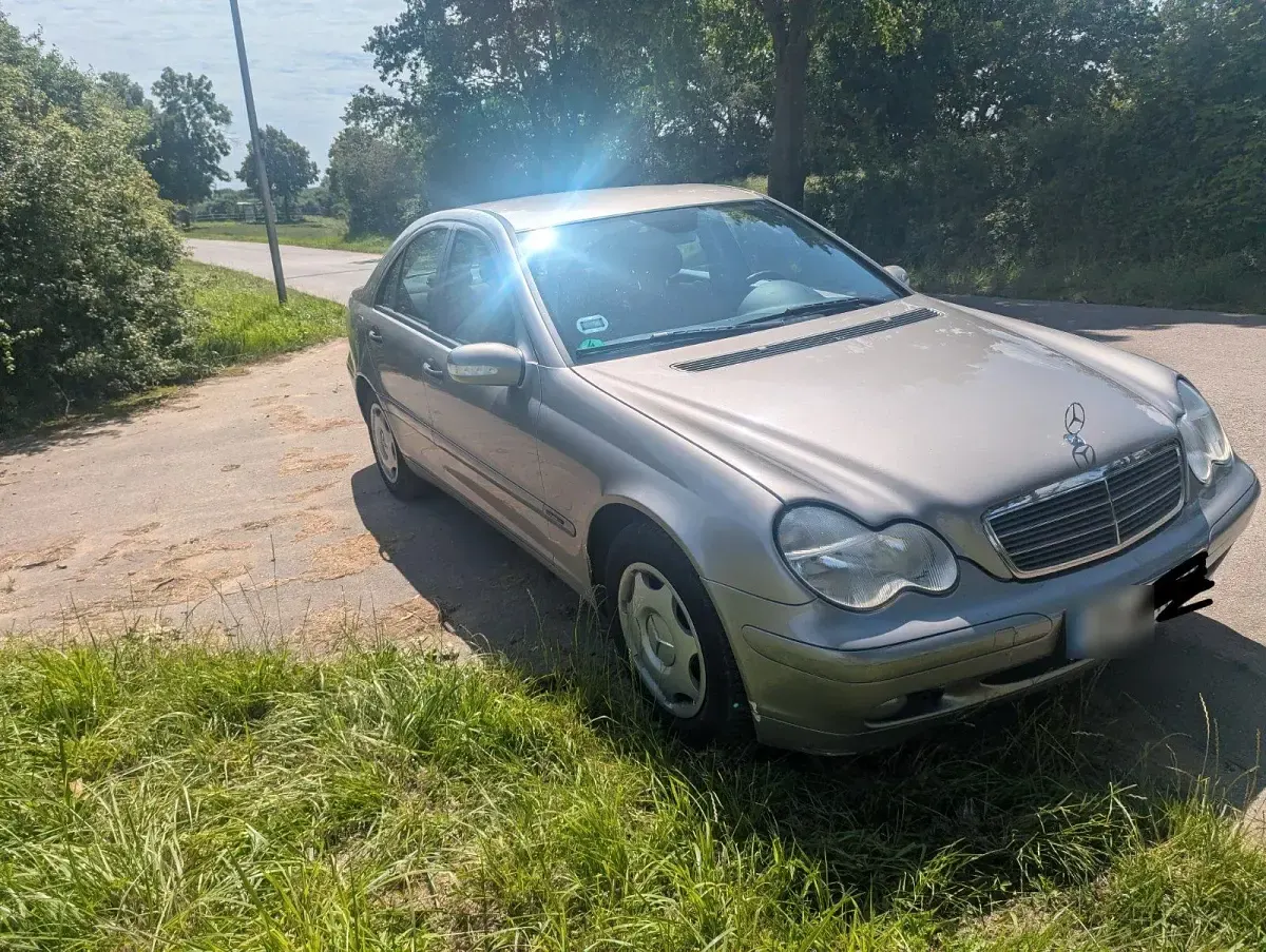 Gebraucht Mercedes C180 143 PS (105 kW) 2003 Silber Limousine