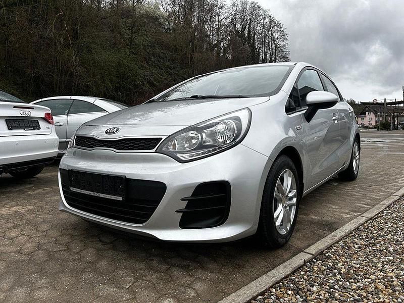 Gebraucht Kia Rio 86 PS (63 kW) 2016 Silber Kleinwagen