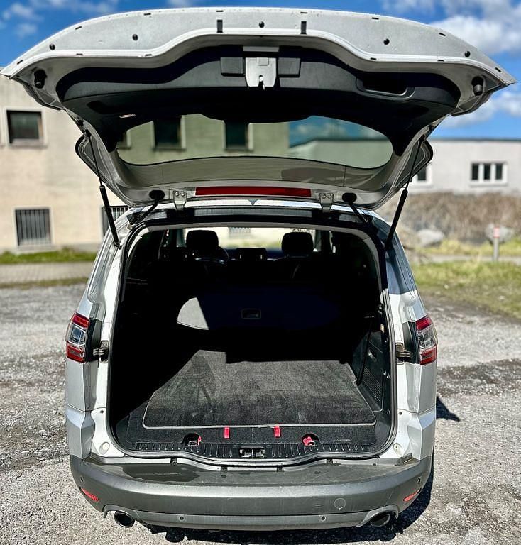 Gebraucht Ford S-MAX Titanium 200 PS (147 kW) 2014 Silber Van / Kleinbus