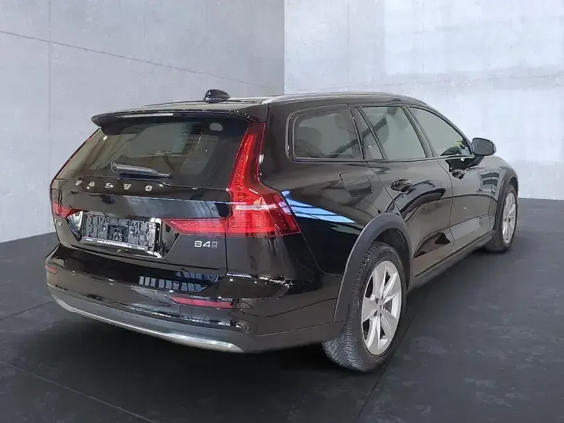 Gebraucht Volvo V60 CC Plus 197 PS (144 kW) 2022 Schwarz Kombi