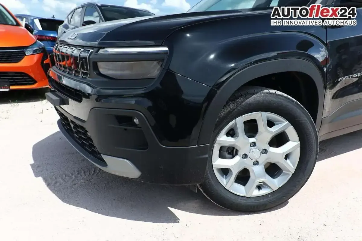 Neu Jeep Avenger Altitude 110 PS (80 kW) 2025 Volcano black SUV
