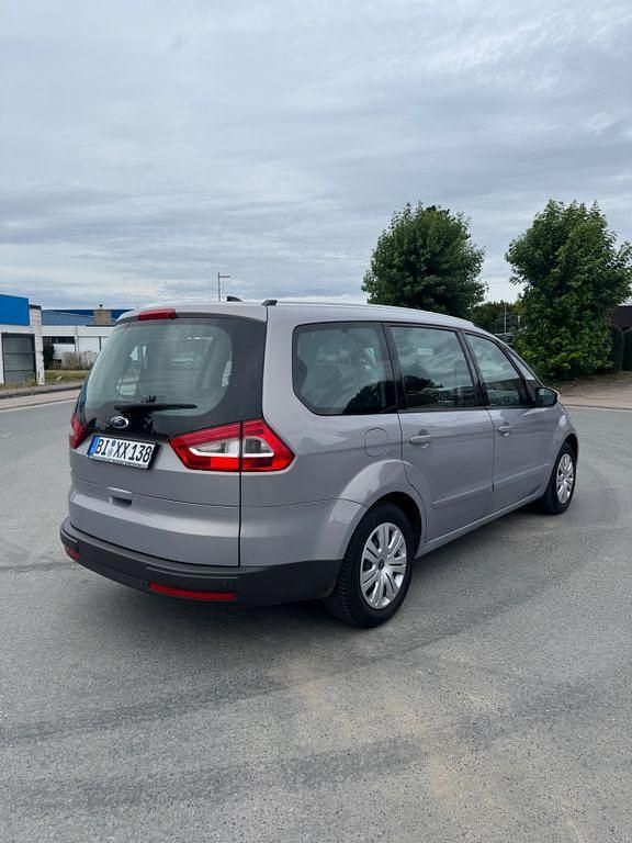 Gebraucht Ford Galaxy Trend 140 PS (102 kW) 2011 Grau Van / Kleinbus