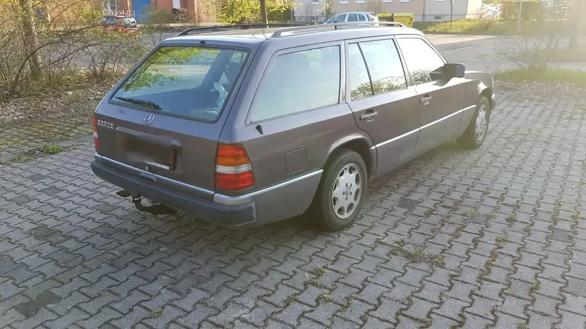 Gebraucht Mercedes E220 150 PS (110 kW) 1993 Braun Kombi