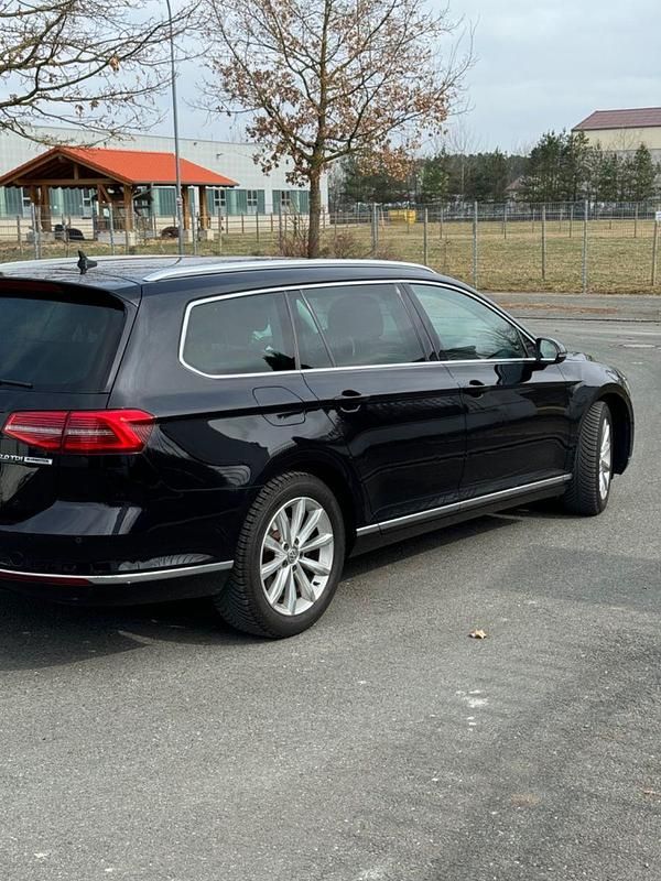 Gebraucht VW Passat Highline 150 PS (110 kW) 2016 Schwarz Kombi