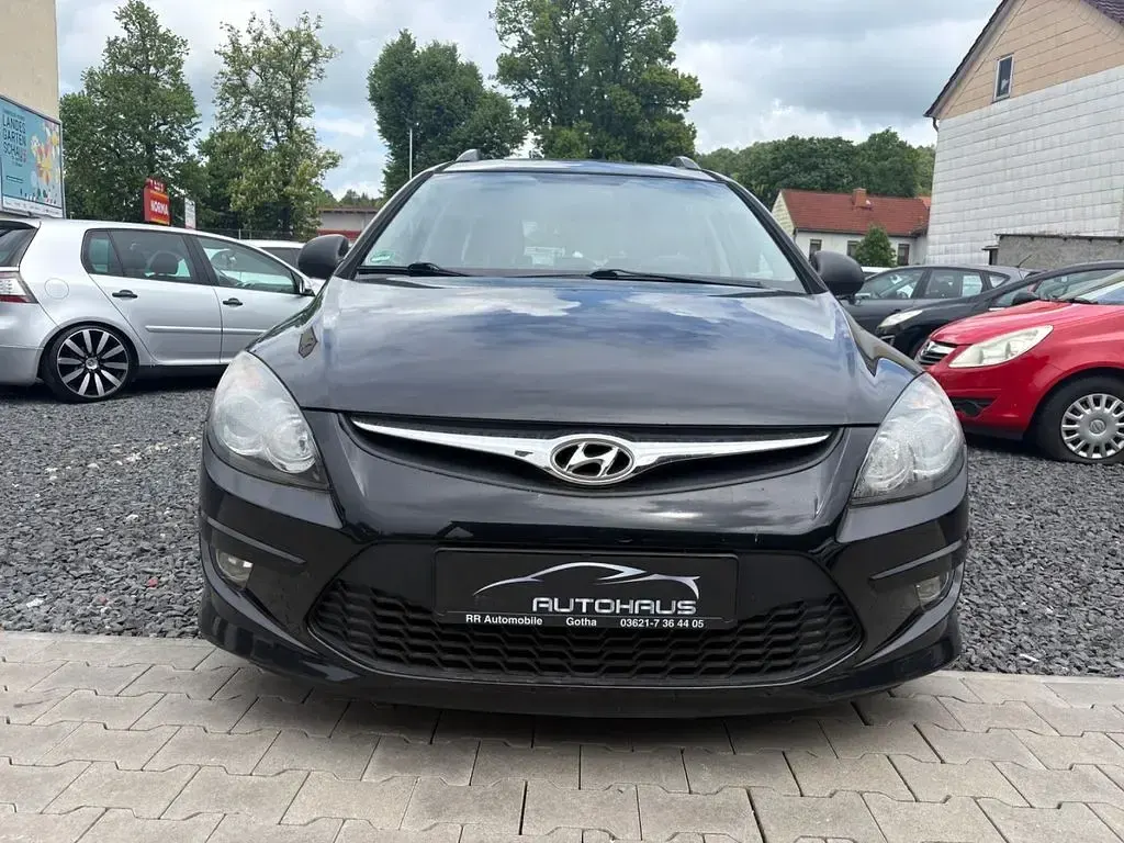 Usado Hyundai i30 Classic 109 CV (80 kW) 2012 Negro Familiar