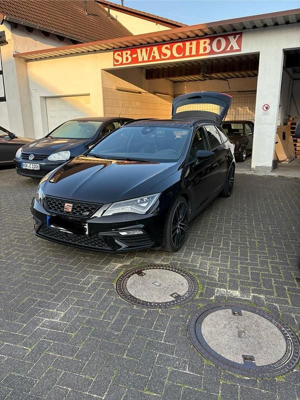 Schwarz Gebraucht 2020 Cupra Leon Kombi | 23.000 € (Guter Preis) - Bild 1/4