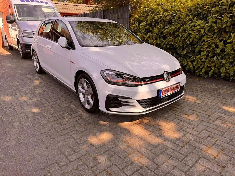 Weiß Gebraucht 2018 VW Golf VII GTI Limousine | 17.990 € (Guter Preis) - Bild 1/4