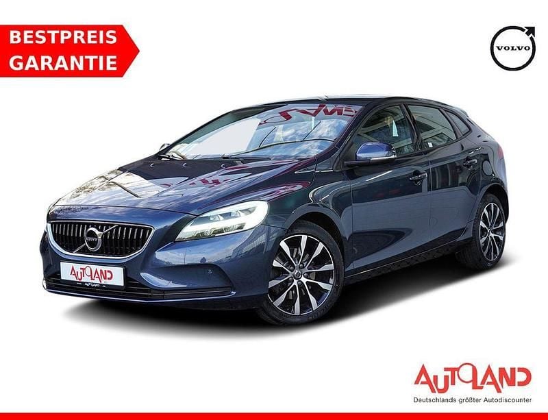 Grau Gebraucht 2019 Volvo V40 Momentum Limousine | 16.990 € (Fairer Preis) - Bild 1/4