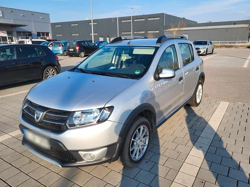 Gebraucht Dacia Sandero Stepway 90 PS (66 kW) 2013 Silber Kleinwagen