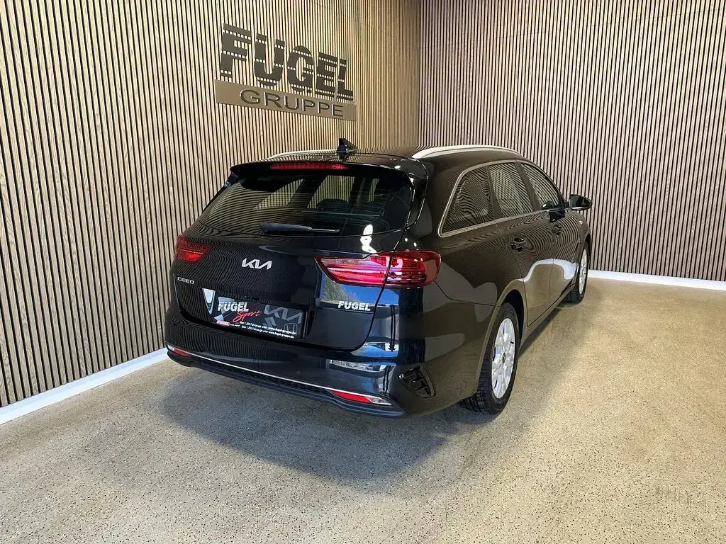 Neu Kia Ceed Sportswagon Vision 140 PS (102 kW) 2025 Zilinaschwarz met. Kombi