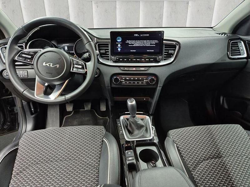 Gebraucht Kia Ceed Vision 120 PS (88 kW) 2023 (h8g) dark penta metal m Kleinwagen