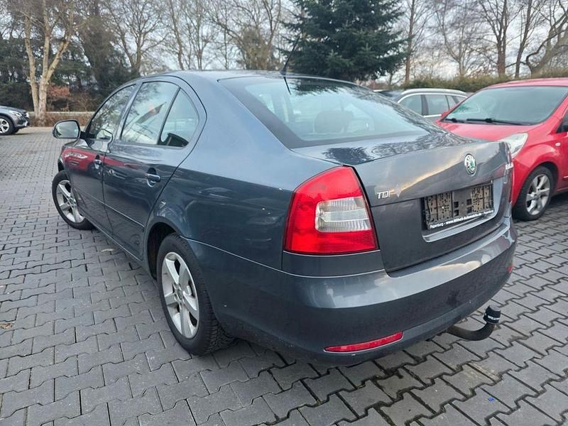 Gebraucht Skoda Octavia Ambition 105 PS (77 kW) 2012 Grau Limousine
