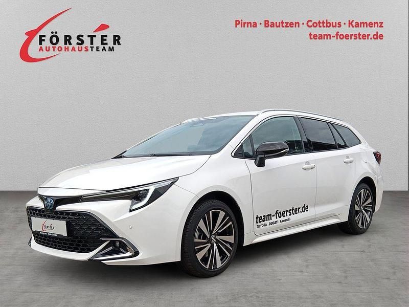 Weiß Gebraucht 2025 Toyota Corolla Limousine | 34.840 € (Teuer) - Bild 1/4