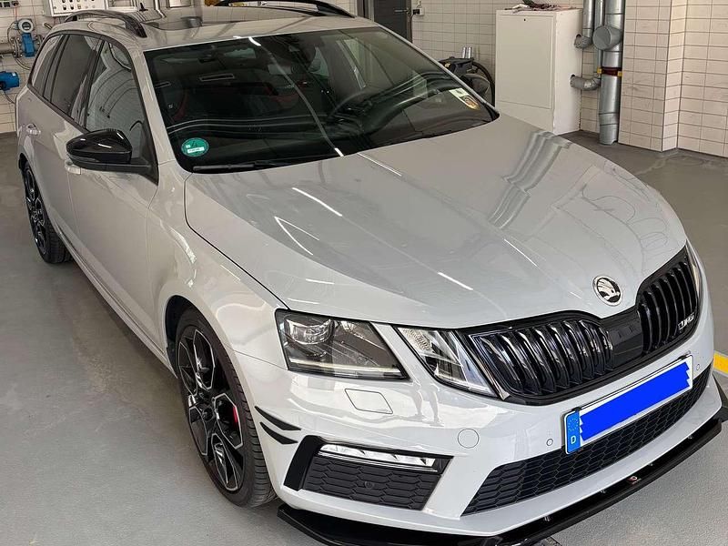 Grau Gebraucht 2020 Skoda Octavia RS Kombi | 28.500 € (Guter Preis) - Bild 1/4