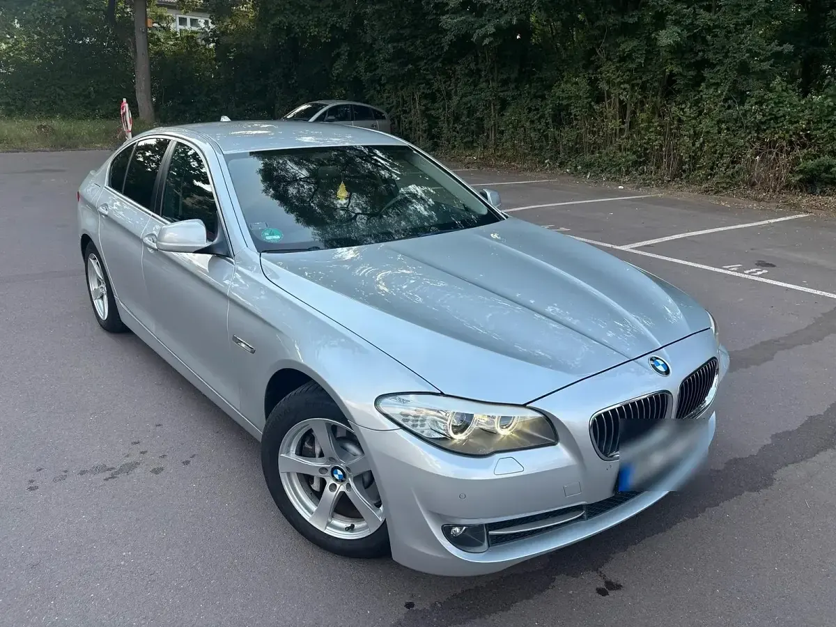 Gebraucht BMW 528 258 PS (189 kW) 2011 Silber Limousine