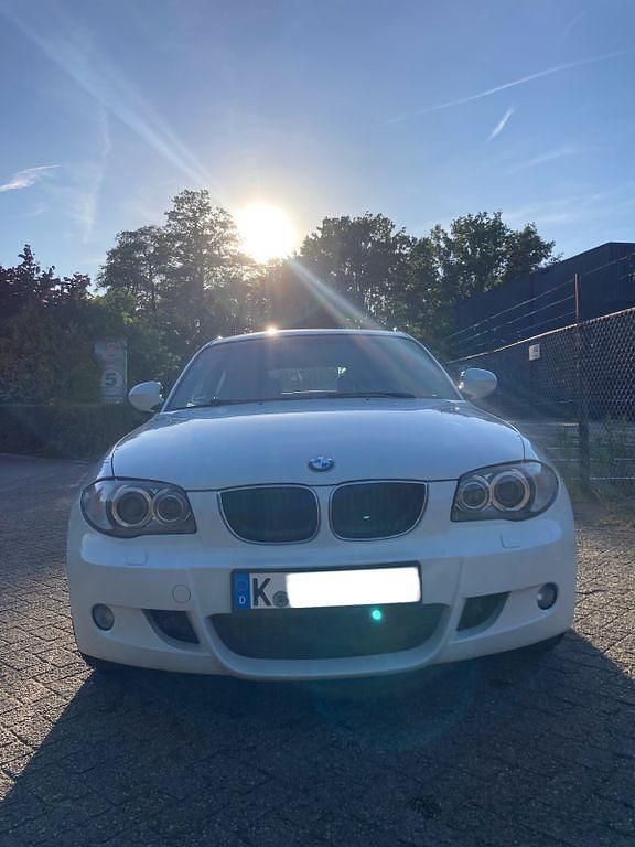 Weiß Gebraucht 2009 BMW 120 M Sport Kleinwagen | 4.250 € (Guter Preis) - Bild 1/4
