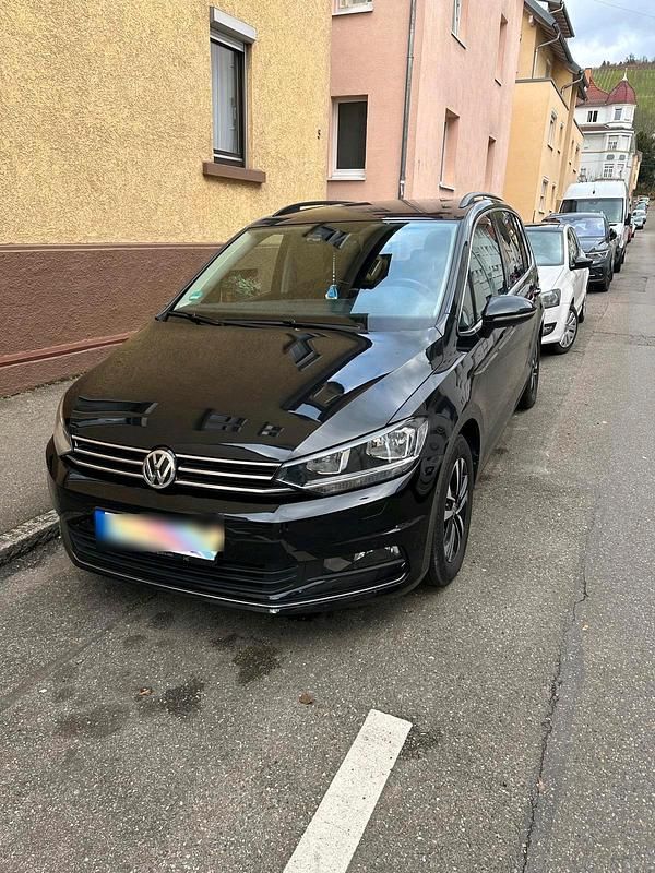 Schwarz Gebraucht 2019 VW Touran Van / Kleinbus | 29.999 € (Etwas zu teuer) - Bild 1/4