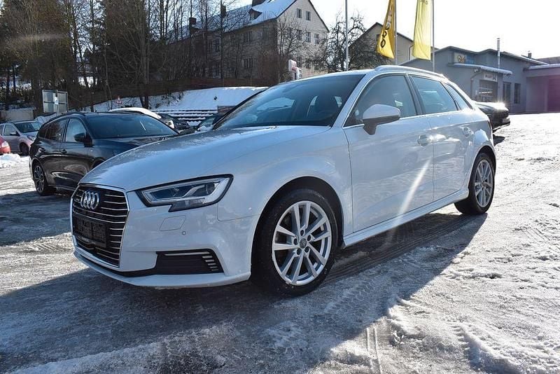 Gebraucht Audi A3 Sportback e-tron Design 204 PS (150 kW) 2020 Kleinwagen