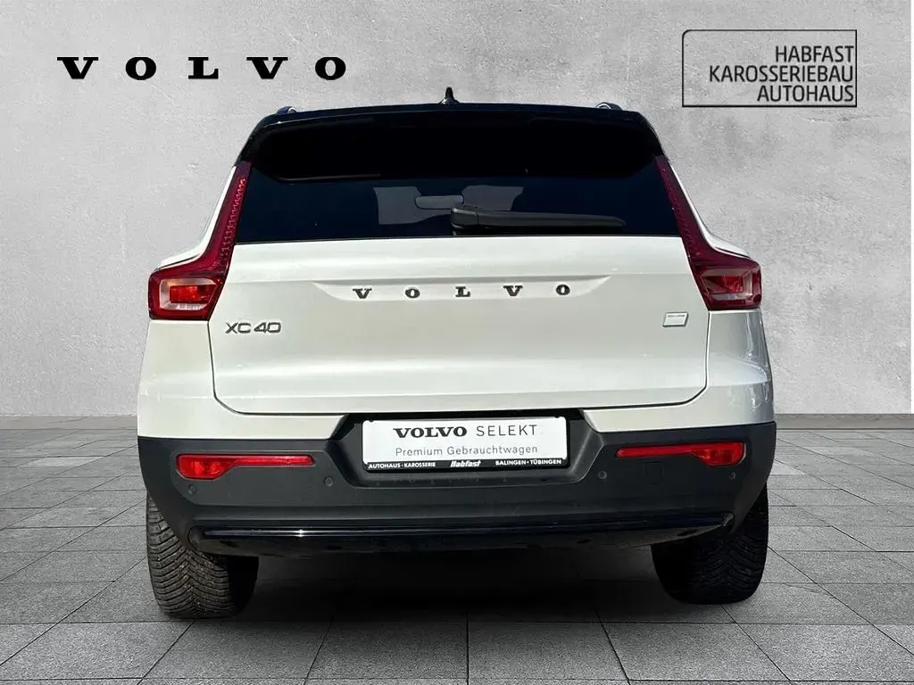Gebraucht Volvo XC40 Plus 169 kW (231 PS) 2023 Crystal white / metallic SUV
