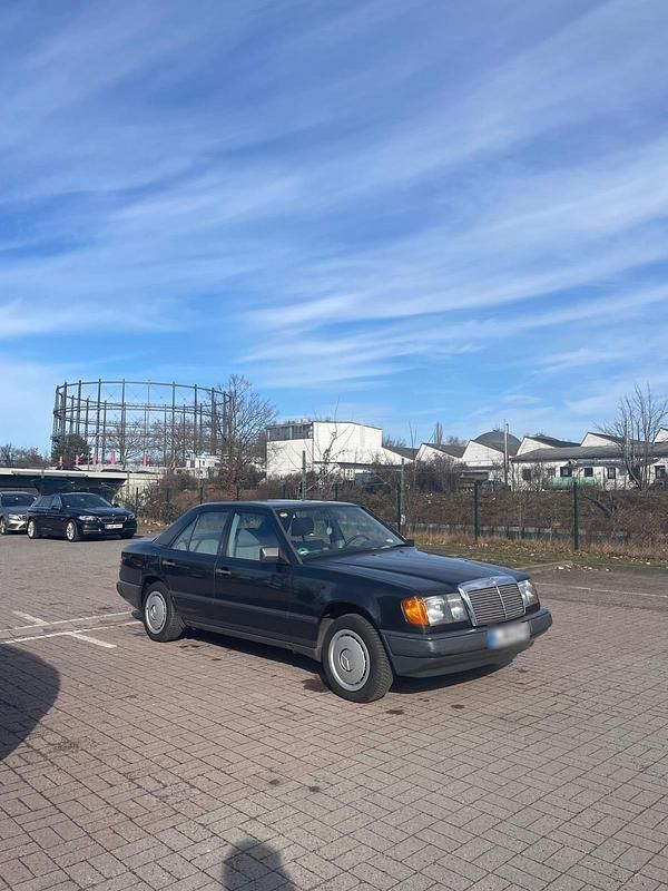 Gebraucht Mercedes E200 1987 Grau Limousine