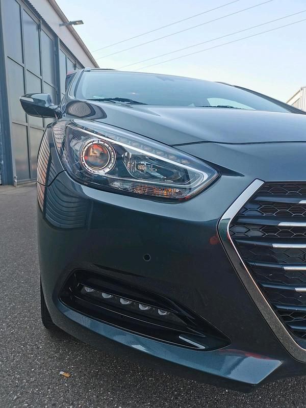 Gebraucht Hyundai i40 141 PS (103 kW) 2015 Grau Limousine