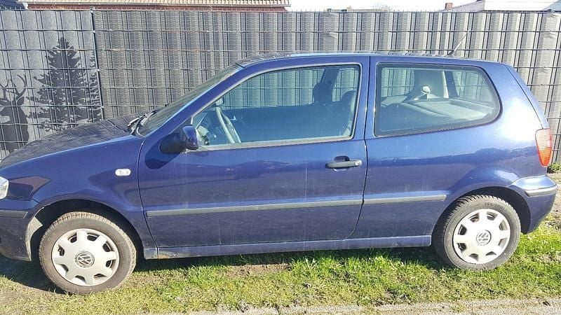 Usado VW Polo 50 HP (36 kW) 2001 Azul Citadino
