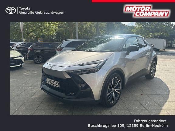 Shimmering silver metallic / dach schwarz Gebraucht 2024 Toyota C-HR Lounge+ SUV | 46.930 € - Bild 1/4