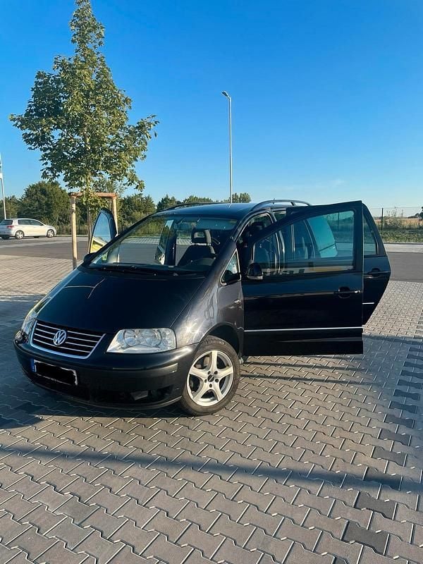 Schwarz Gebraucht 2003 VW Sharan Van / Kleinbus | 3.199 € (Teuer) - Bild 1/4