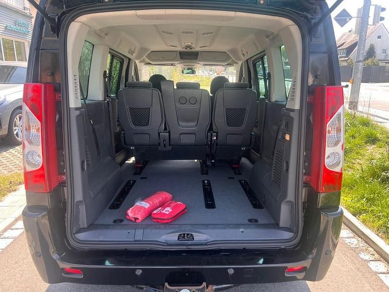 Gebraucht Peugeot TePee Allure 163 PS (119 kW) 2013 Schwarz Van / Kleinbus