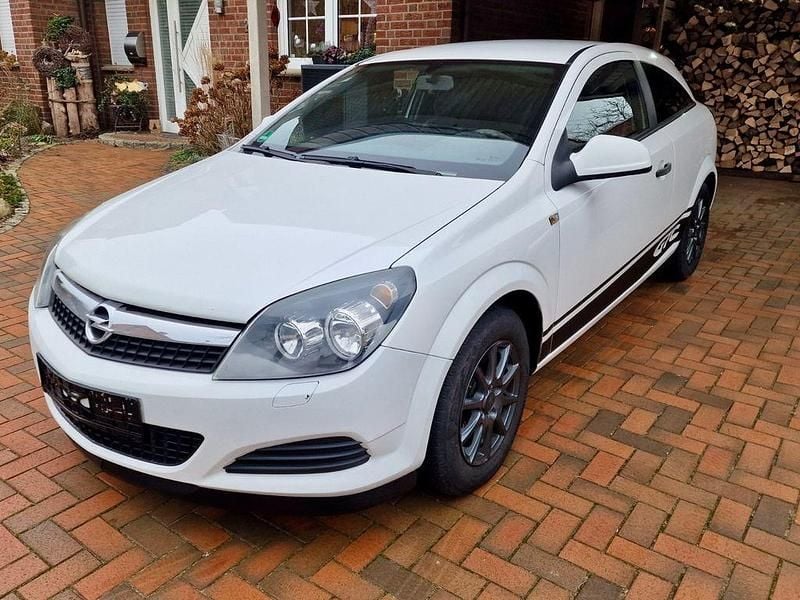 Weiß Gebraucht 2009 Opel Astra GTC Edition Kleinwagen | 2.990 € (Guter Preis) - Bild 1/4