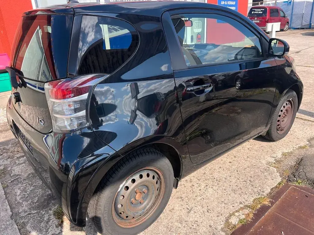 Gebraucht Toyota iQ Basis 68 PS (50 kW) 2009 Schwarz Kleinwagen