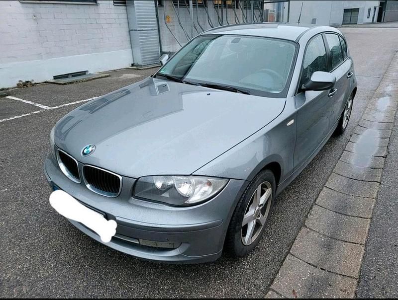 Grau Gebraucht 2010 BMW 118 Sport Line Kleinwagen | 2.450 € (Fairer Preis) - Bild 1/4