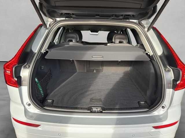 Gebraucht Volvo XC60 Core 250 PS (183 kW) 2024 Grau SUV