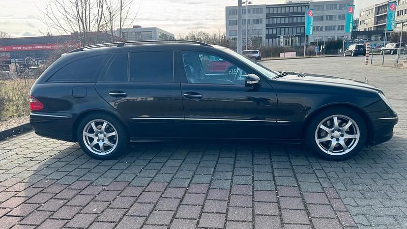 Gebraucht Mercedes E350 272 PS (200 kW) 2008 Schwarz Kombi
