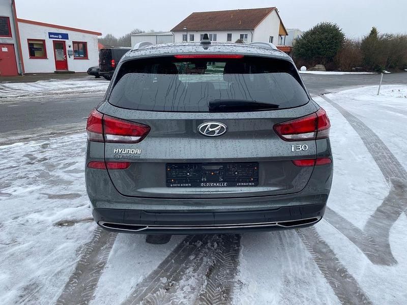 Gebraucht Hyundai i30 Edition 30 120 PS (88 kW) 2021 Grau Kombi