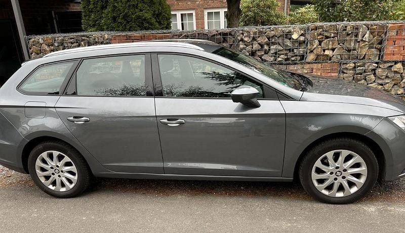 Grau Gebraucht 2015 Seat Leon ST Style Kombi | 6.500 € (Guter Preis) - Bild 1/4