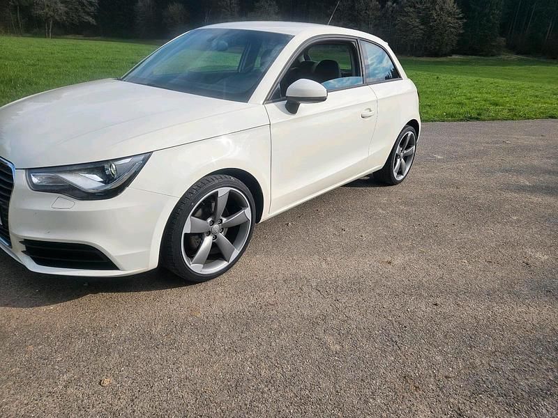Second-hand Audi A1 105 CP (77 kW) 2011 Alb Hatchback