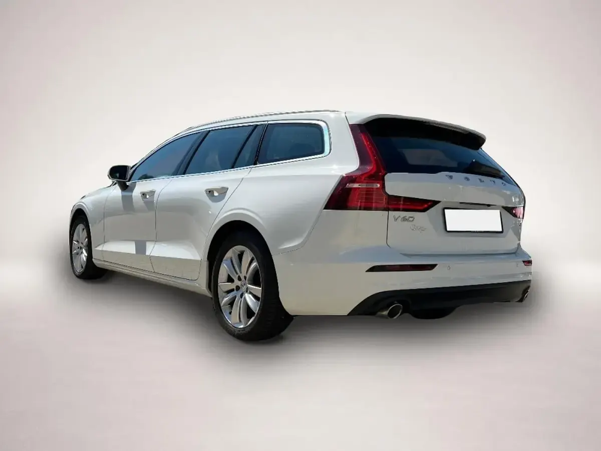 Gebraucht Volvo V60 Momentum 197 PS (144 kW) 2020 Manufacturer Kombi
