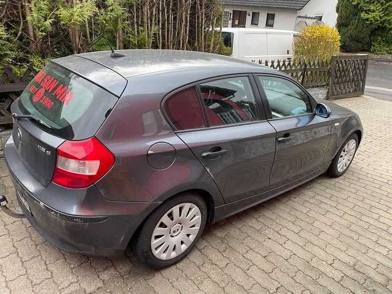 Gebraucht BMW 118 122 PS (89 kW) 2006 Grau Kleinwagen