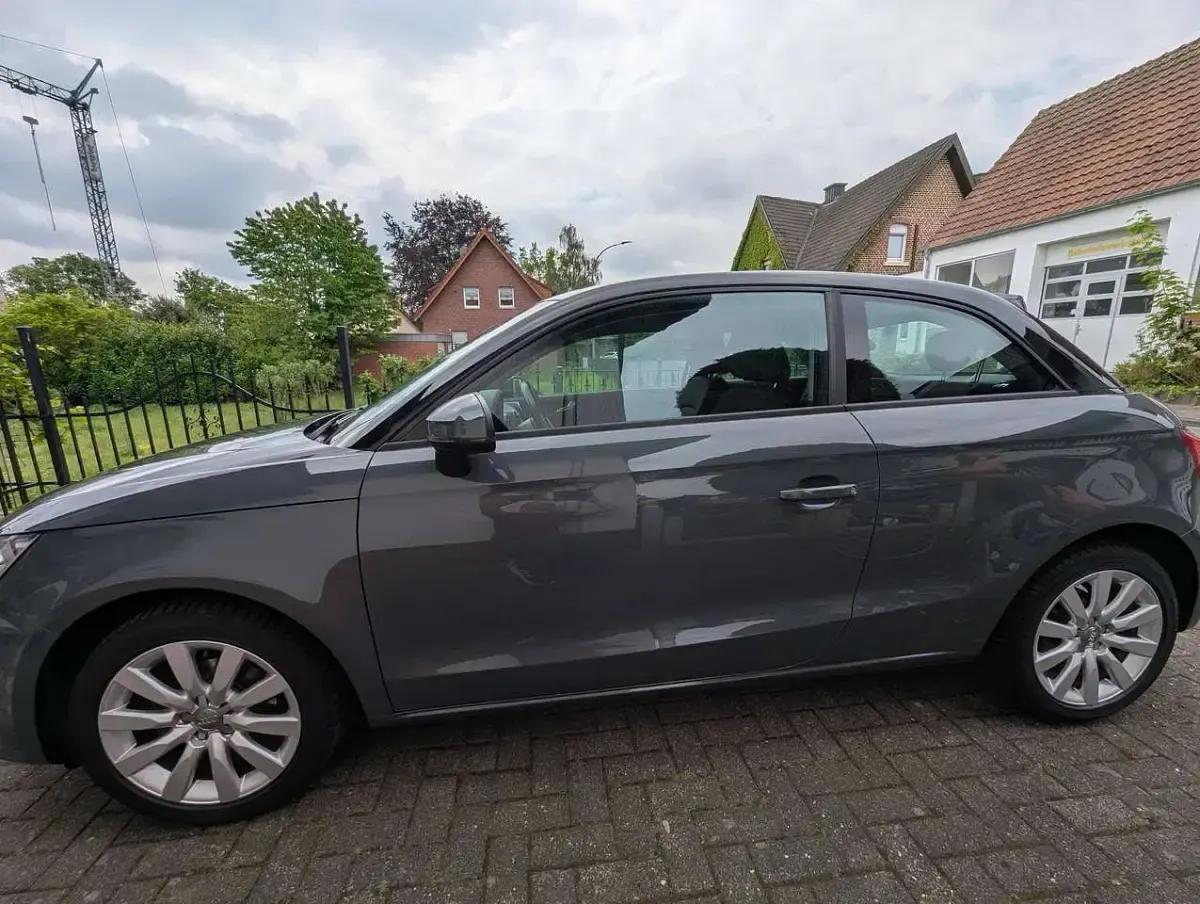 Gebraucht Audi A1 Design 95 PS (69 kW) 2016 Grau Kleinwagen