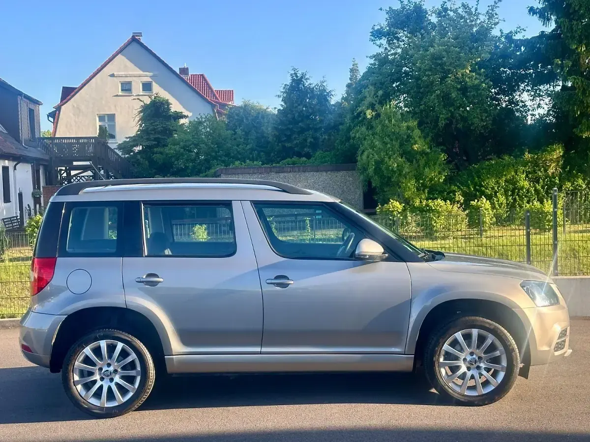 Gebraucht Skoda Yeti Ambition 105 PS (77 kW) 2014 Grau SUV