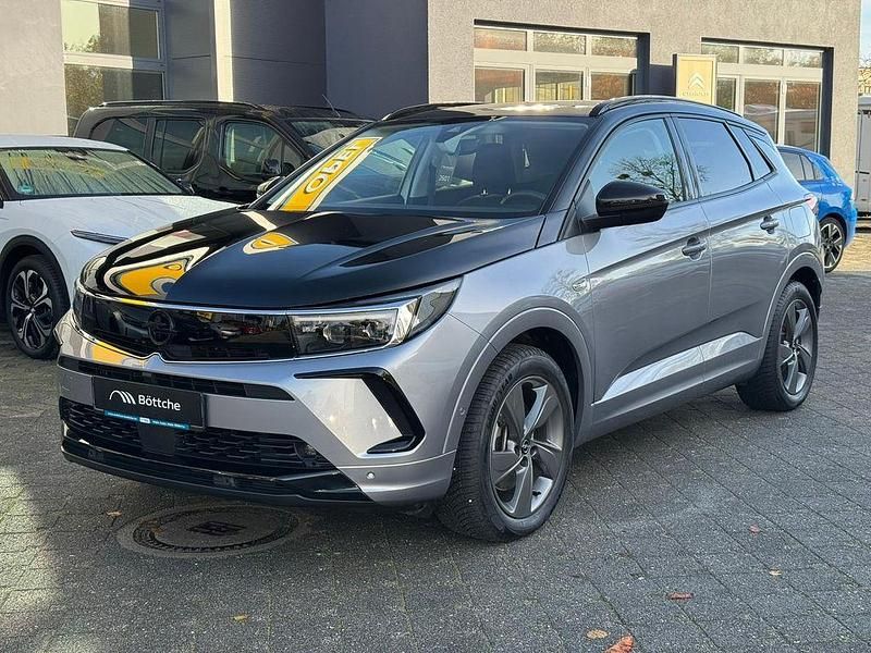 Lack grau artense/metallic klarlack Gebraucht 2024 Opel Grandland X GSe SUV | 30.950 € (Fairer Preis) - Bild 1/4