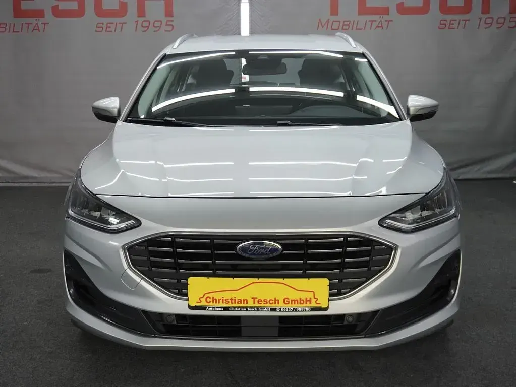 Gebraucht Ford Focus Titanium 120 PS (88 kW) 2022 Silber Limousine