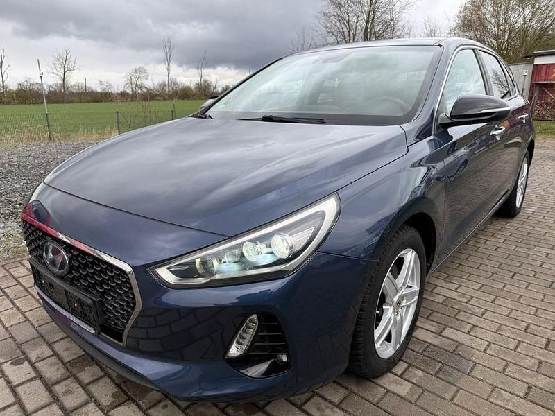 Gebraucht Hyundai i30 140 PS (102 kW) 2017 Blau Limousine