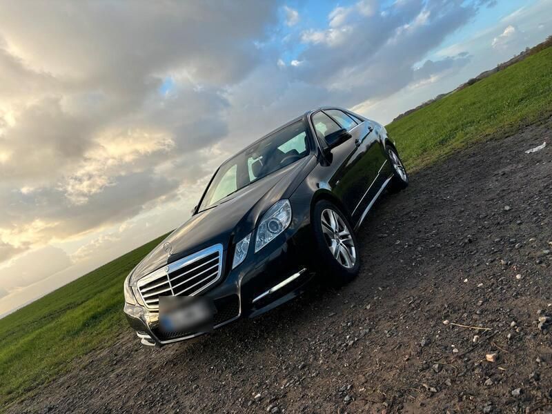 Schwarz Gebraucht 2012 Mercedes E350 Limousine | 9.999 € (Superpreis) - Bild 1/4